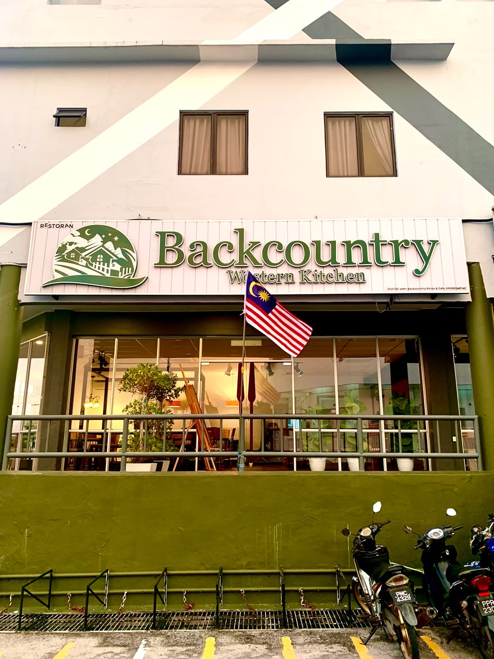 BACKCOUNTRY WESTERN KITCHEN